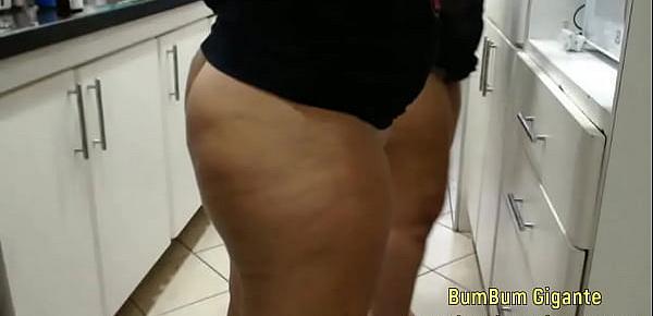 trendsNa Cozinha com minha prima enf gulosa Enf Gulosa - Me segue no Instagram @srtacamargobigass - Acesso ao WhatsApp e Conteúdos www.bumbumgigante.com - Participe dos meus Vídeos